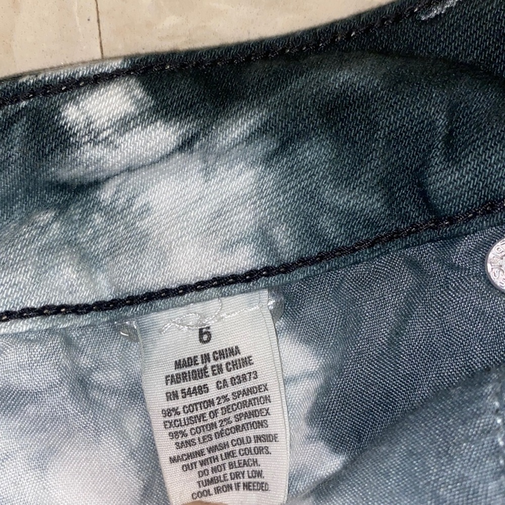 These are AMERICAN EAGLE denim shorts! :) they are sized a 6 but fit as a 2-4. - Picture 5 of 5